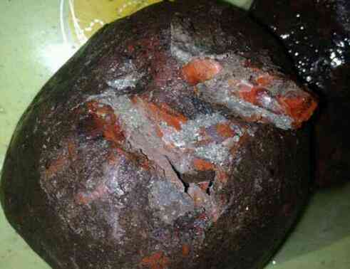 烤色南紅一秒現(xiàn)原形(真假南紅對照圖片)插圖