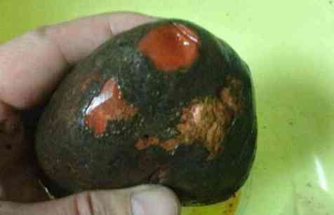 烤色南紅一秒現(xiàn)原形(真假南紅對照圖片)插圖3