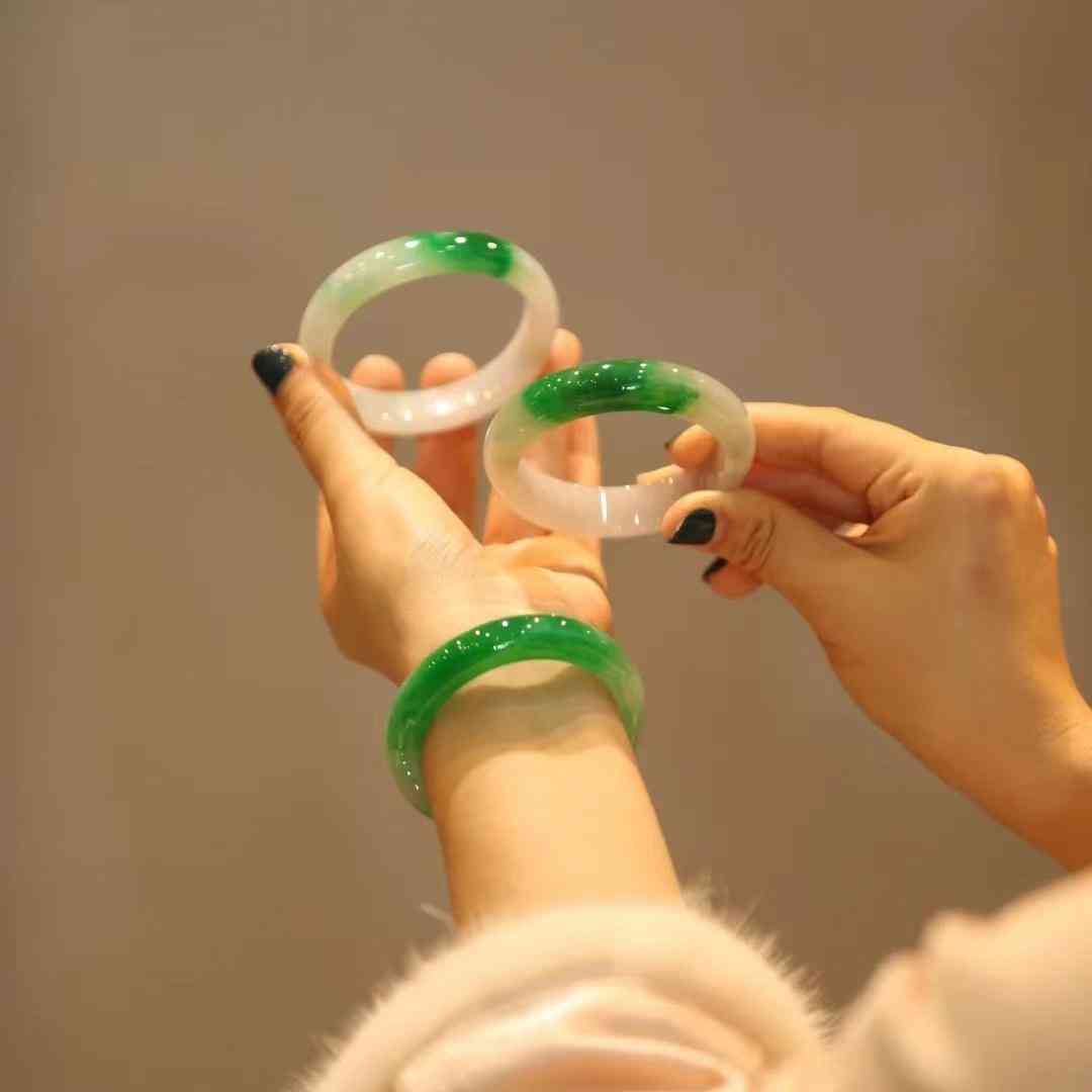 玉和翡翠有什么區(qū)別(玉和翡翠有什么區(qū)別哪個價值大一點)插圖5