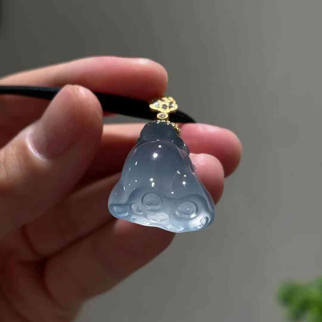 玉和翡翠有什么區(qū)別(玉和翡翠有什么區(qū)別哪個價值大一點)插圖7