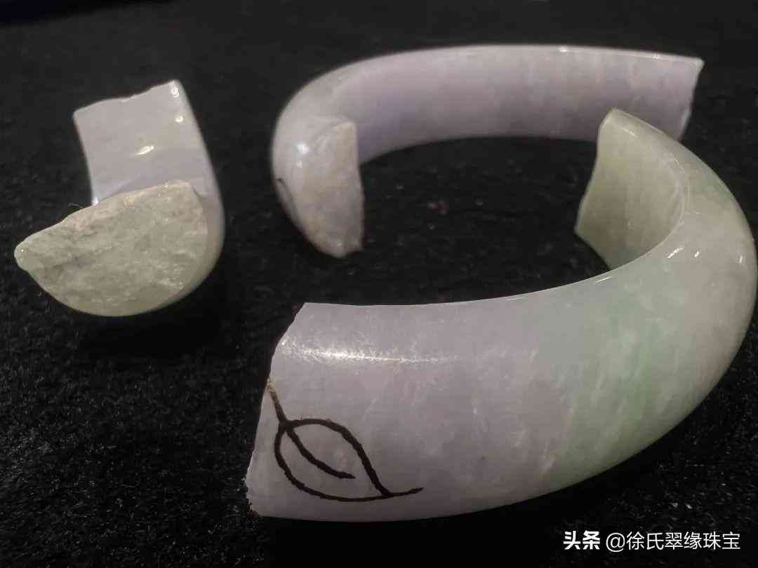 玉鐲子裂縫還能養(yǎng)人嗎(玉鐲裂了還能養(yǎng)人嗎)插圖2