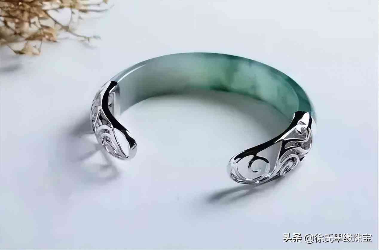 玉鐲子裂縫還能養(yǎng)人嗎(玉鐲裂了還能養(yǎng)人嗎)插圖7