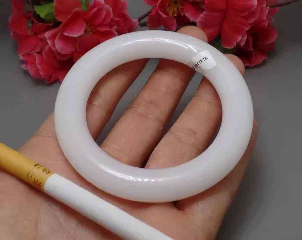 石英巖玉和翡翠哪個(gè)好(石英巖玉是翡翠嗎)