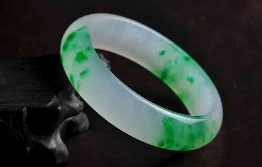 石英巖玉和翡翠哪個好(石英巖玉是翡翠嗎)插圖4