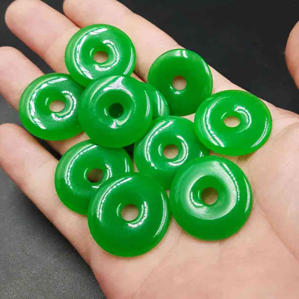 石英巖玉和翡翠哪個好(石英巖玉是翡翠嗎)插圖8