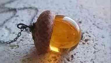琥珀和蜜蠟的區(qū)別誰值錢(蜜蠟市場價多少錢一克)插圖1