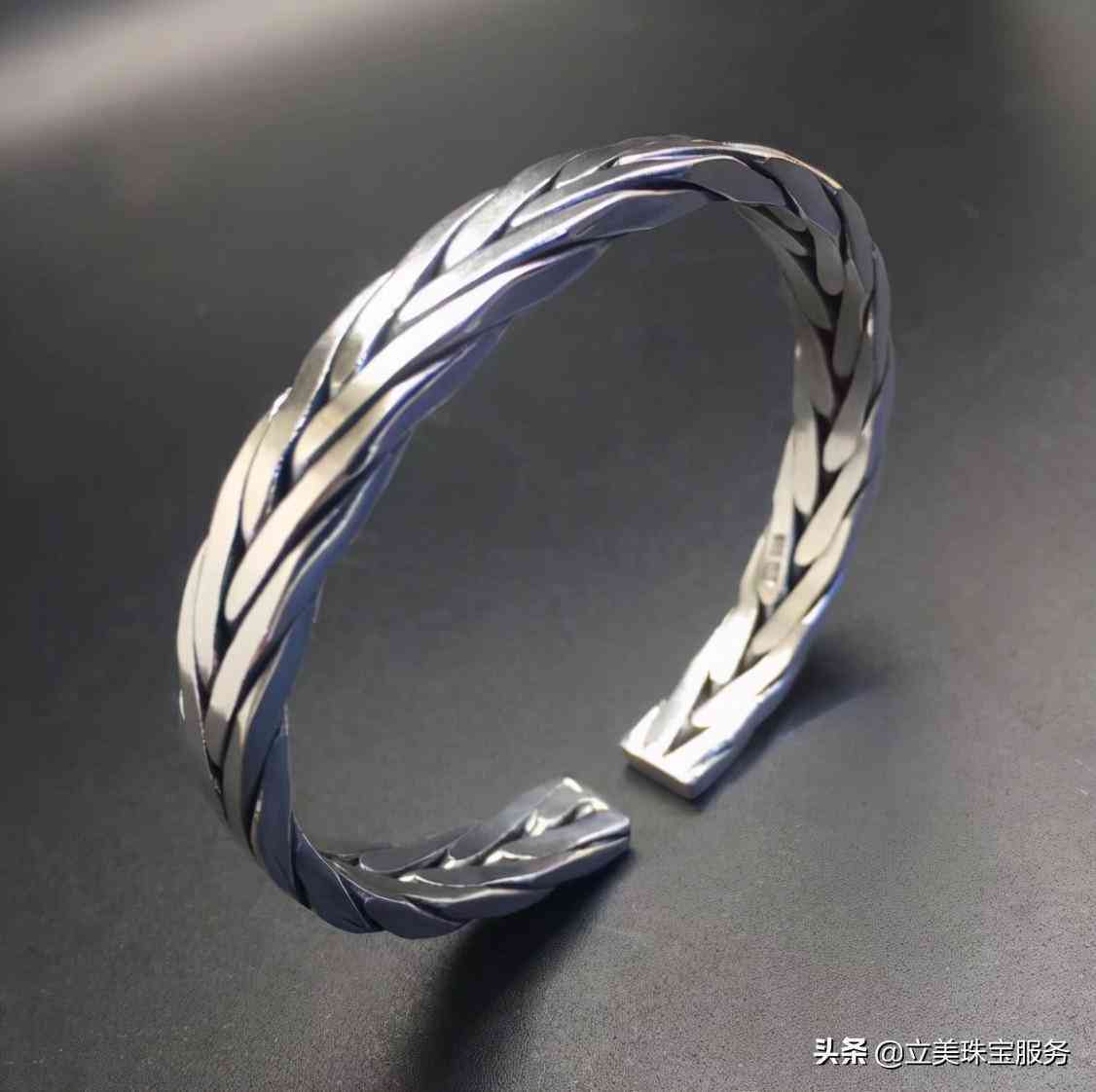 純銀多少錢(qián)一克(鉆石一克拉多少錢(qián))