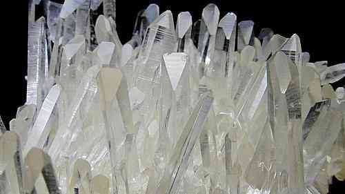 天然水晶球怎么辨別真假(水晶鑒別最簡(jiǎn)單方法)插圖4