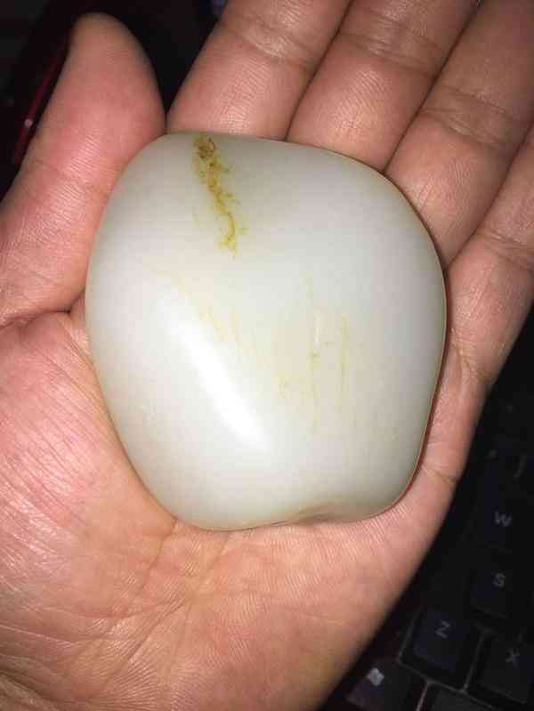 白玉手鐲怎么辨別真假(白玉手鐲怎樣辯真假)插圖1