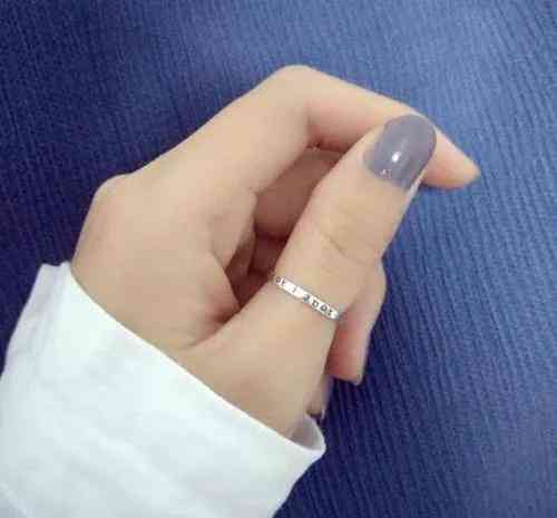 戴戒指的規(guī)矩是怎么說(shuō)(女性戴戒指的規(guī)矩是怎么說(shuō))
