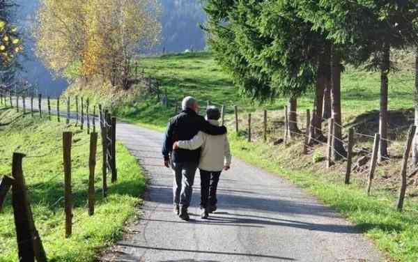 紅寶石婚是多少年(金婚是多少年啊)插圖1