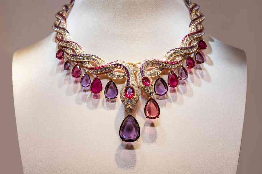 寶格麗項鏈慈善款(寶格麗項鏈慈善款是什么材質(zhì)的)插圖3