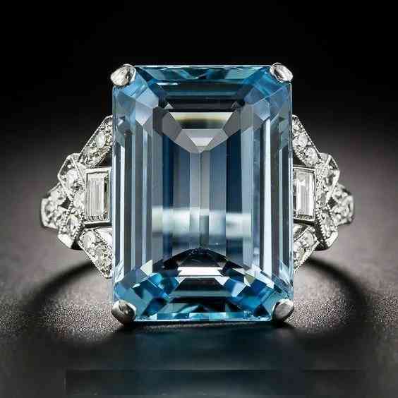 海藍寶石手鐲(海藍之謎翡翠手鐲)