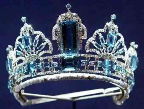 海藍(lán)寶石手鐲(海藍(lán)之謎翡翠手鐲)插圖3