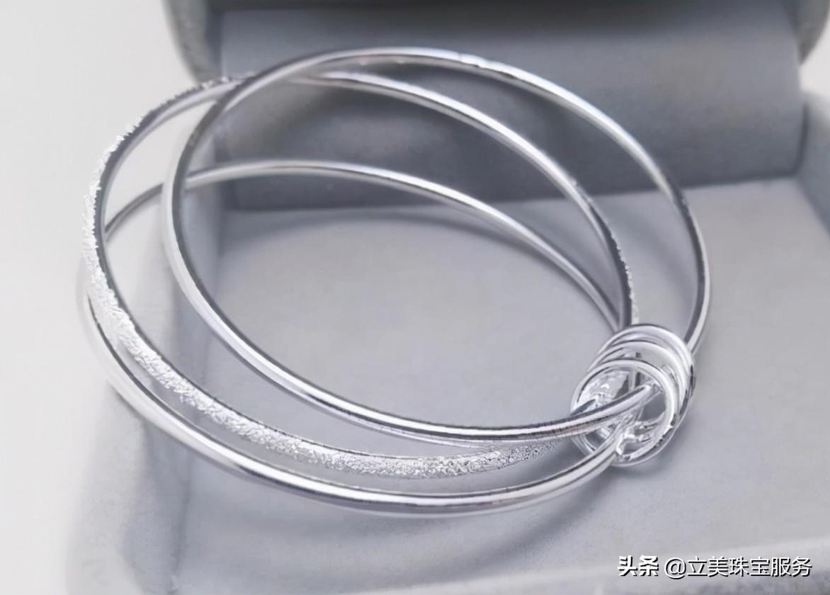 純銀手鐲大概多少錢(qián)(純銀手鐲多少錢(qián)一克市面價(jià)格)