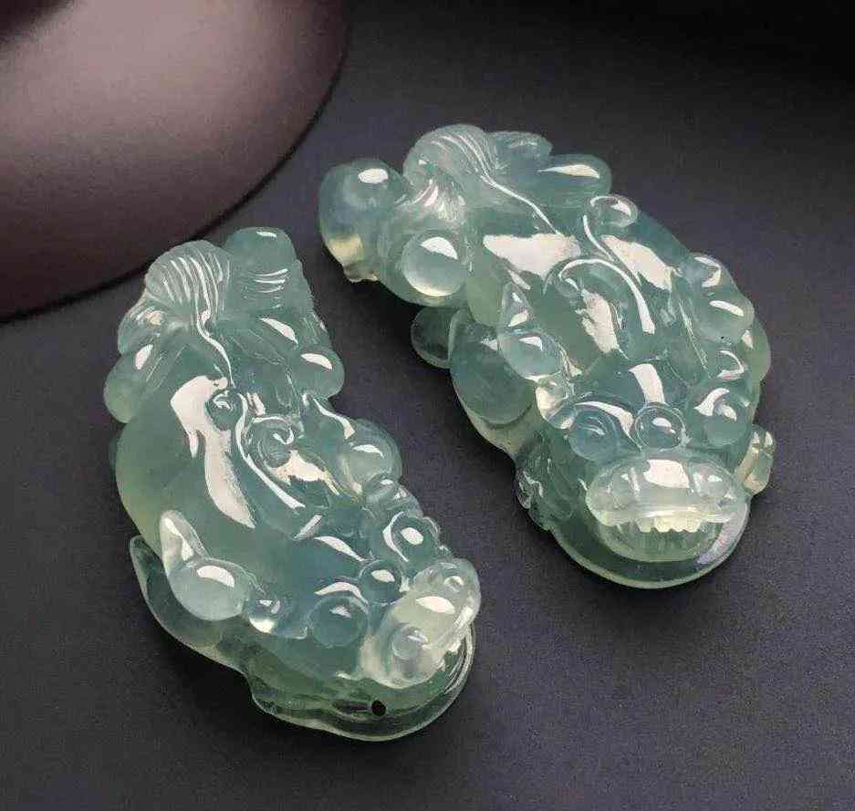 翡翠貔貅吊墜的佩戴方法(翡翠貔貅吊墜大全)