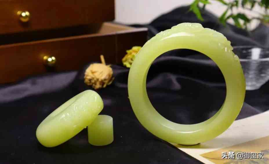 和田玉的手鐲多少錢(和田玉的手鐲多少錢一只)插圖2