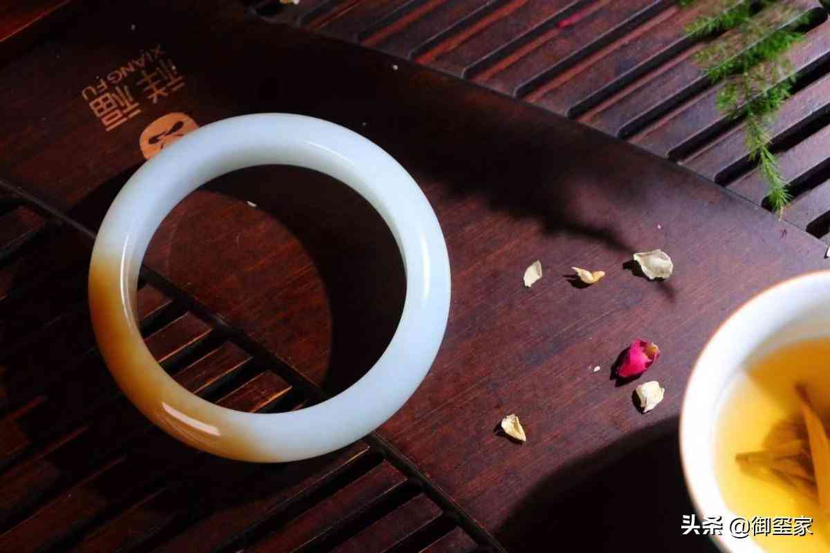 和田玉的手鐲多少錢(和田玉的手鐲多少錢一只)插圖4