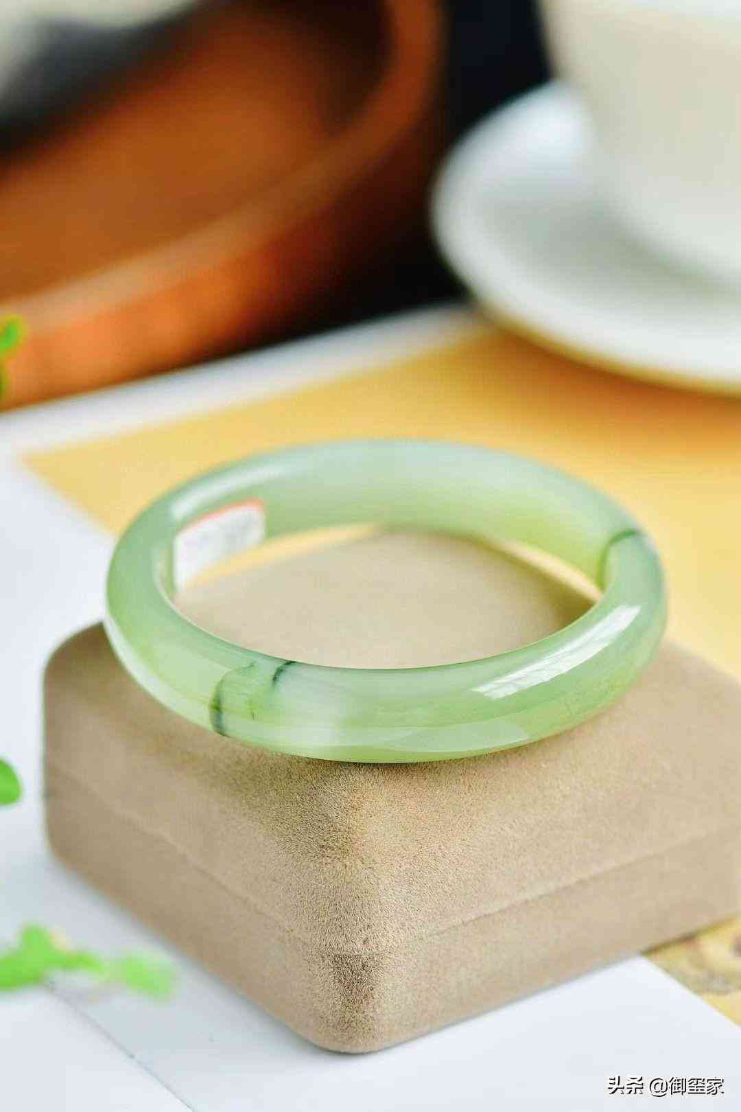 和田玉的手鐲多少錢(和田玉的手鐲多少錢一只)插圖5