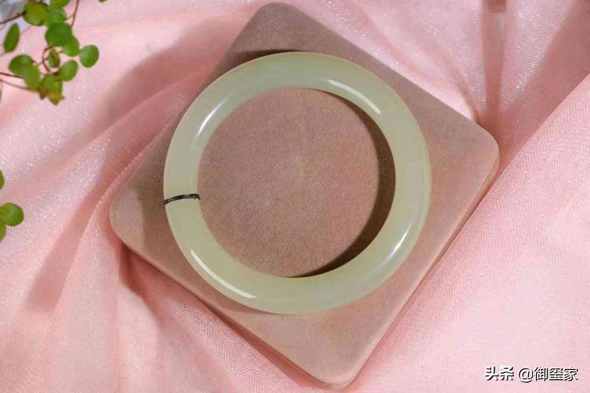 和田玉的手鐲多少錢(和田玉的手鐲多少錢一只)插圖6