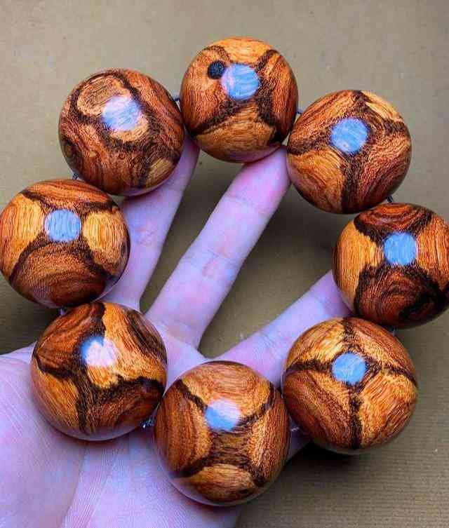 海南黃花梨手串價格(海南黃花梨手串真假辨別)插圖5