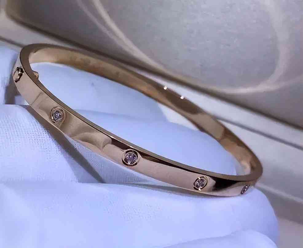 卡地亞手鐲多少錢一克(卡地亞手鐲多少錢一克AU750)插圖1