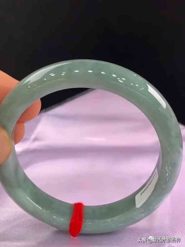 翡翠手鐲價(jià)格(翡翠手鐲糯種價(jià)格)插圖2