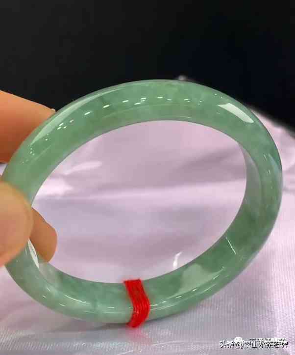 翡翠手鐲價(jià)格(翡翠手鐲糯種價(jià)格)插圖4