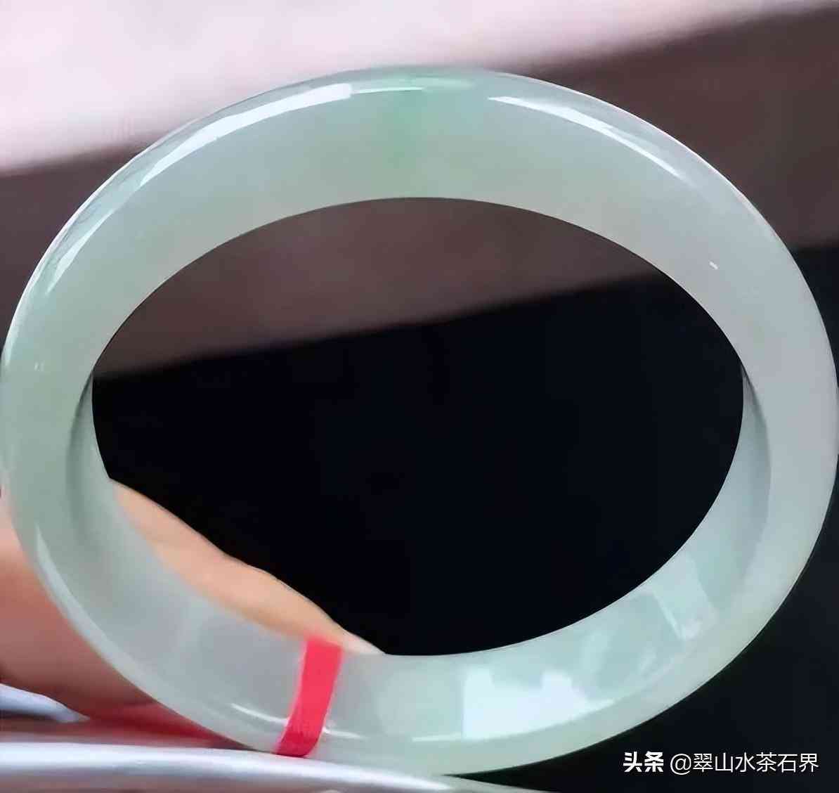 翡翠手鐲價(jià)格(翡翠手鐲糯種價(jià)格)插圖6