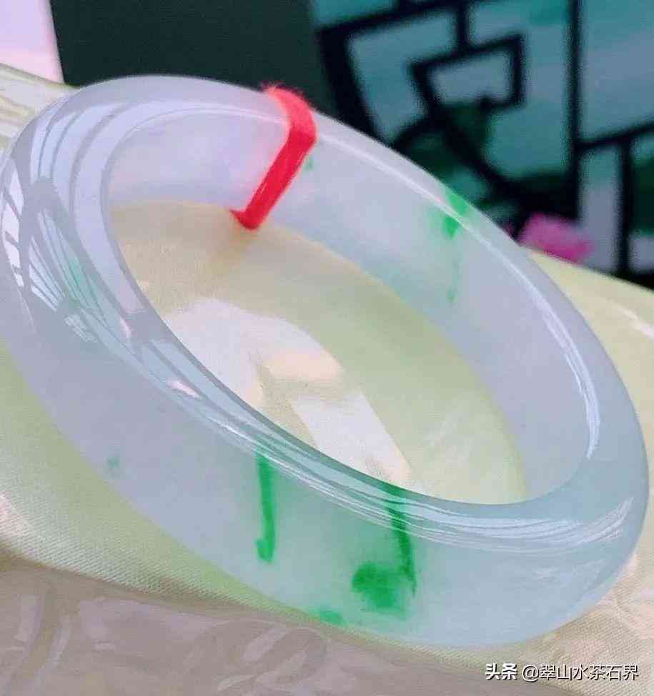 翡翠手鐲價(jià)格(翡翠手鐲糯種價(jià)格)插圖14