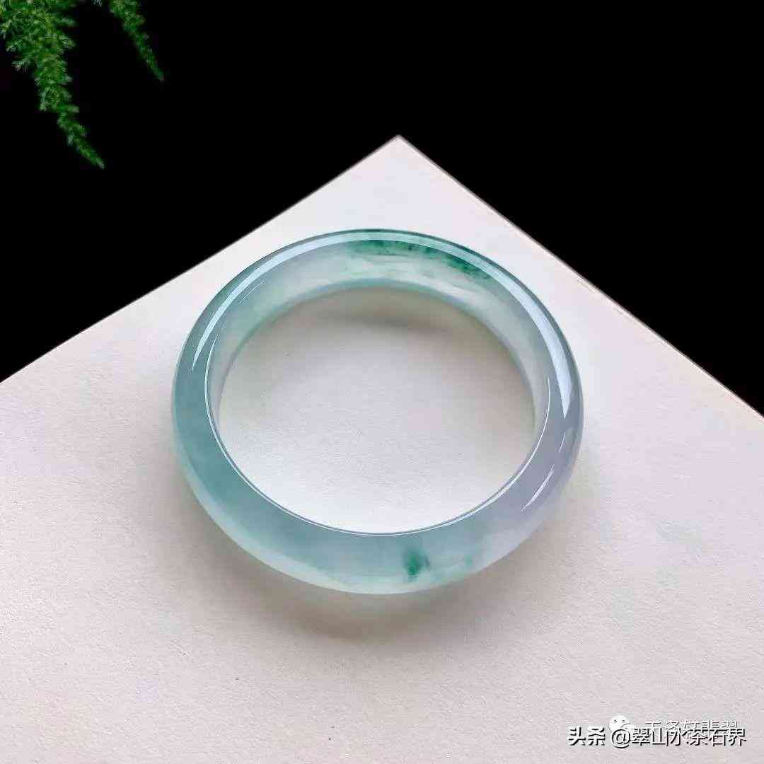 翡翠手鐲價(jià)格(翡翠手鐲糯種價(jià)格)插圖17