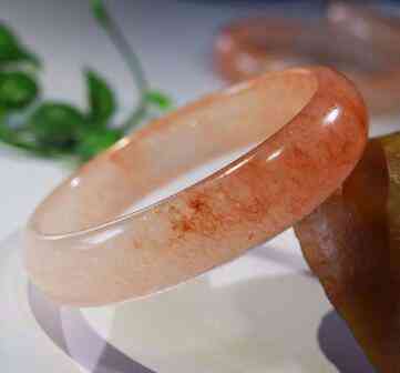 金絲玉手鐲什么顏色好(金絲玉什么顏色好看)