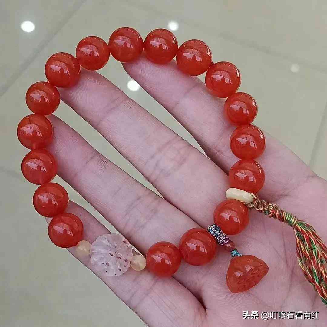 南紅瑪瑙手串(南紅瑪瑙手串的功效與作用)插圖1