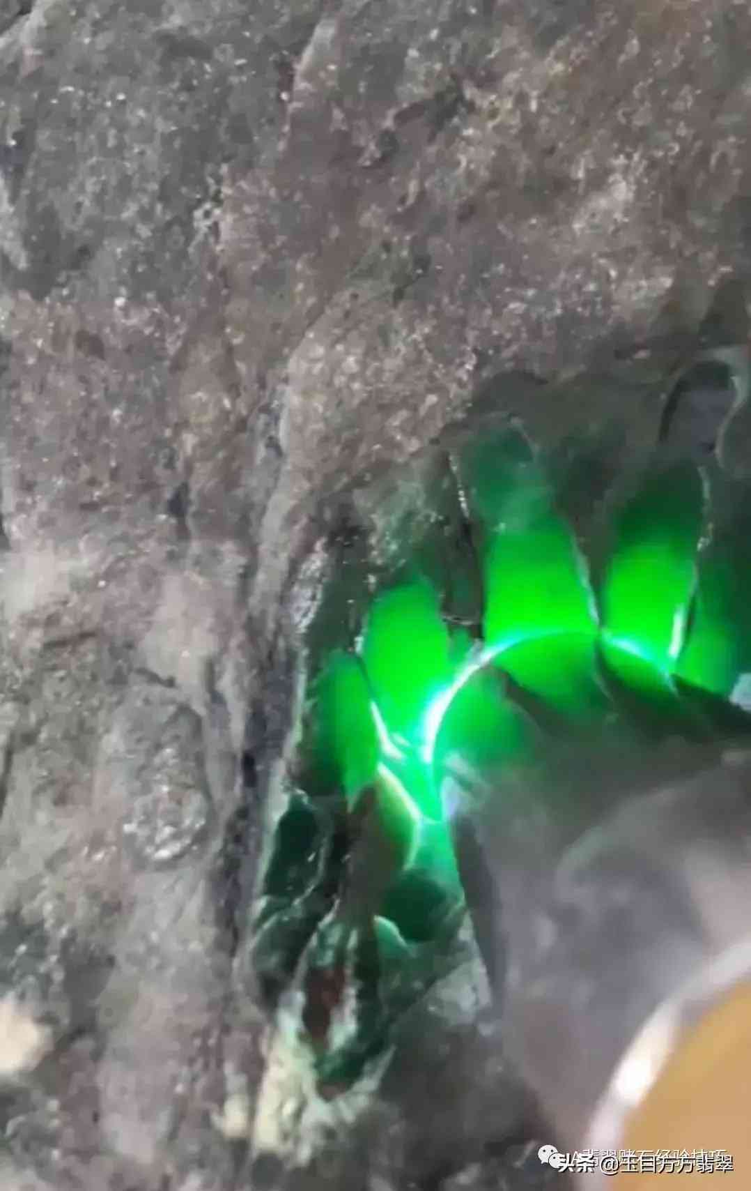 怎么切翡翠原石(切翡翠原石視頻)插圖7