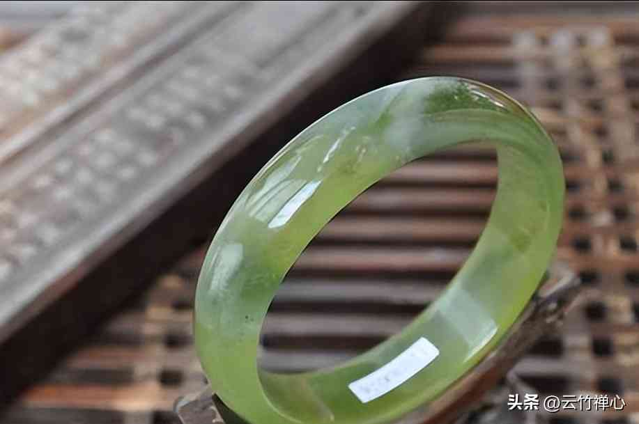 戴藍(lán)田玉的好處和禁忌(藍(lán)田玉顏色等級價格表)