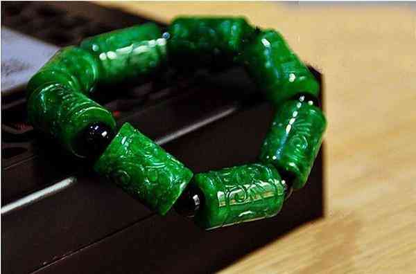 老坑冰種翡翠是什么意思(冰種和糯種哪個(gè)好)插圖12