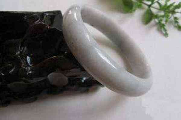 老坑冰種翡翠是什么意思(冰種和糯種哪個(gè)好)插圖13