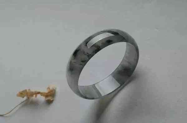 老坑冰種翡翠是什么意思(冰種和糯種哪個(gè)好)插圖17