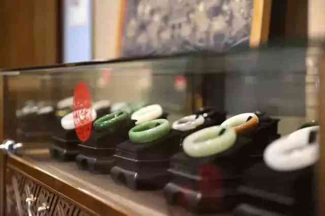 和田玉手鐲怎么保養(yǎng)(怎么挑選和田玉手鐲)