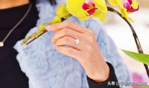 戒指戴中指代表是什么意思(戒指戴中指代表是什么意思女生)插圖2