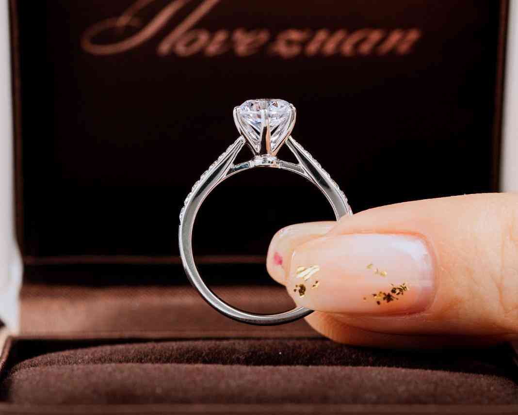 結(jié)婚戒指和求婚戒指是一樣的嗎(求婚戒指和結(jié)婚戒指是一回事嗎)