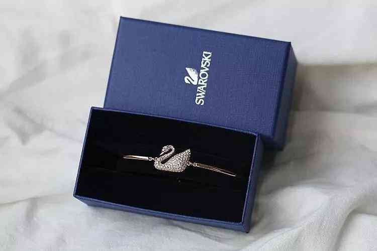 施華洛世奇是什么檔次的(施華洛世奇是什么檔次的品牌)插圖1