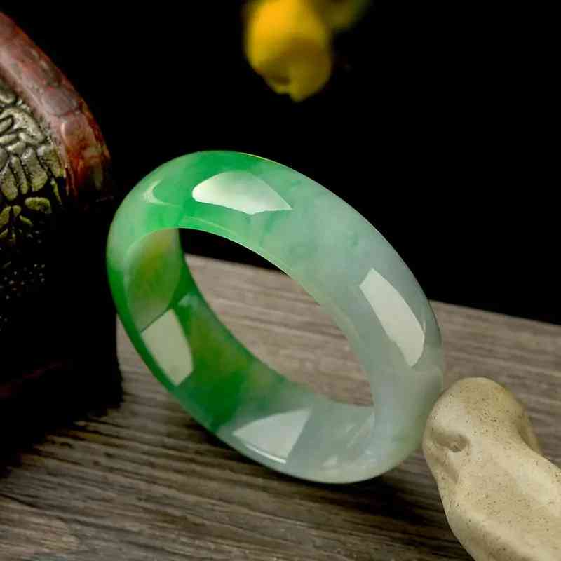 翡翠手鐲怎么選才是最好的(在線24時免費鑒定翡翠)插圖3