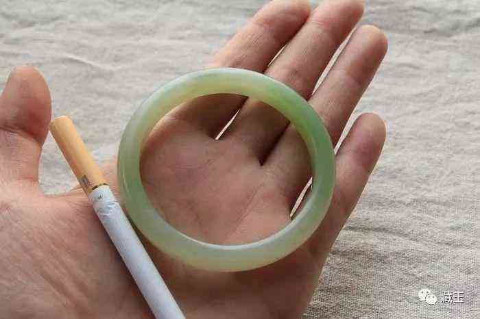 翠青玉手鐲價格(翠青手鐲圖片)插圖12