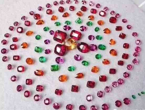 石榴石值錢嗎(黑色石榴石值錢嗎)