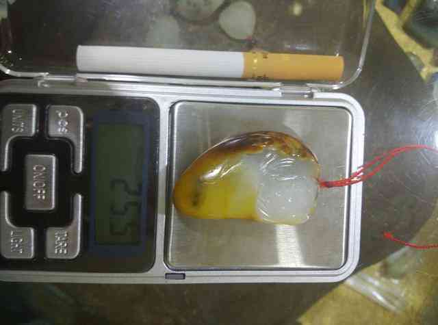 2500買個和田玉吊墜貴么(200多的和田玉吊墜是真的嗎)