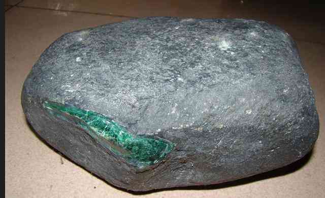 翡翠原石產(chǎn)地是哪里(翡翠原石產(chǎn)自哪里)