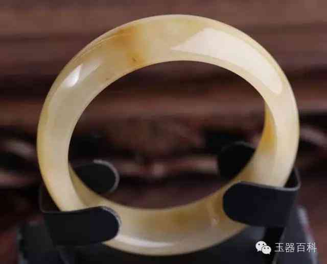 金絲玉手鐲適合什么人(金絲玉手鐲適合什么人戴)插圖2