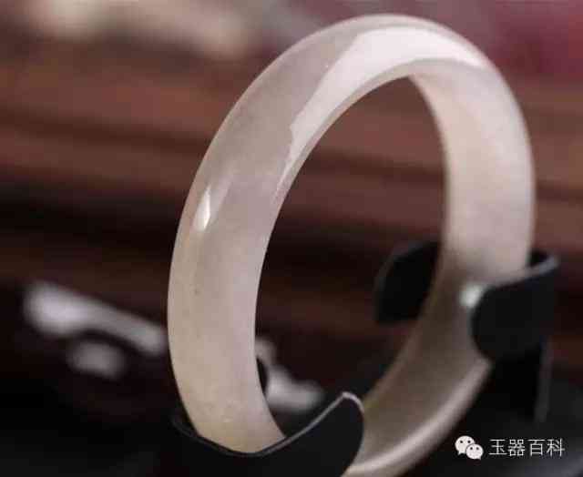 金絲玉手鐲適合什么人(金絲玉手鐲適合什么人戴)插圖8