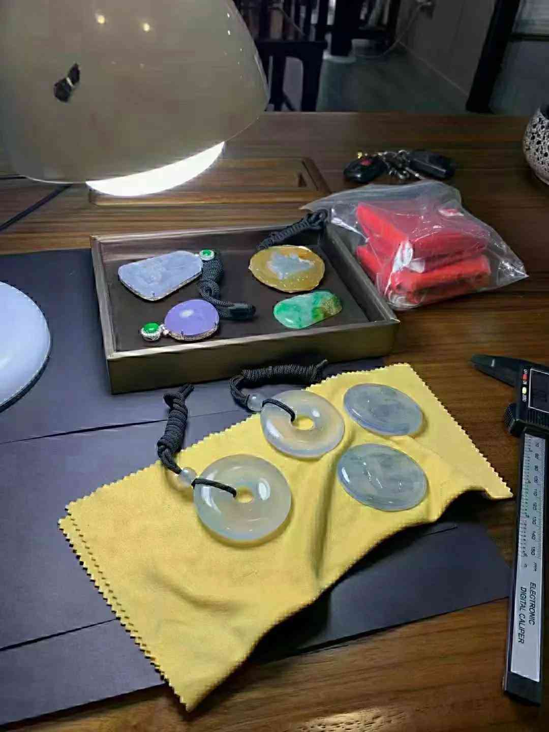 翡翠玉石的功效與作用(翡翠玉石百科)